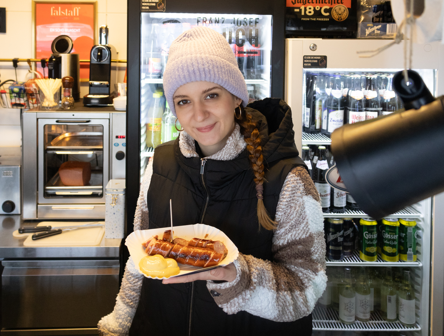 "Eh scho wuascht", Würstelstand, Würstelstandkultur, Patricia Pölzl, Simmering, Wiener Zentralfriedhof, Fleischhauerei Wild, Ferdinand Wild, Weinviertel, Weinviertel-Remasuri © Fleischerei Wild, © Regina Courtier, Immaterielles Kulturerbe