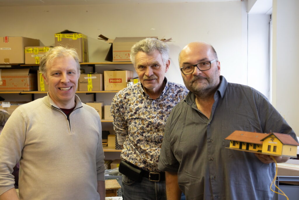 Modellbau macht Schule, NÖMS Wolkersdorf, Christoph Lehner, Christian Kainz, Franz Neuberger, Johann Winter, Baranek Christian, Johann Kammerzelt, Modellbau, Modulbau, Schulprojekt, Wolkersdorf, Modelleisenbahnbau, Weinviertel-Remasuri ©Regina Courtier