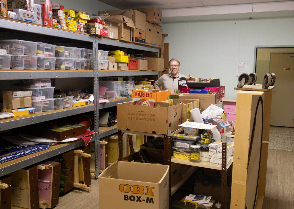 Modellbau macht Schule, NÖMS Wolkersdorf, Christoph Lehner, Christian Kainz, Franz Neuberger, Johann Winter, Baranek Christian, Johann Kammerzelt, Modellbau, Modulbau, Schulprojekt, Wolkersdorf, Modelleisenbahnbau, Weinviertel-Remasuri ©Regina Courtier