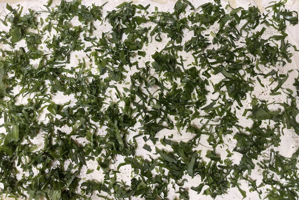 ©Gerda Zipfelmayer, Weinviertel-Remasuri, Bärlauchpizza, Bärlauchzeit, Rezept des Monats, April, Kräuterexpertin, Stockerau