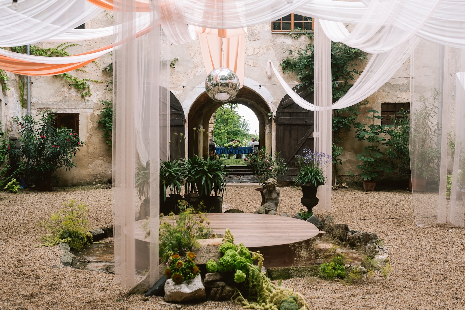 Schloss Haggenberg, Hagenberg, Fallbach, Blumen-Gartler, Zwingendorf, Elisabeth Nitsch, Osmann, Hochzeitslocation, Brautstrauß, Party, Floristik, Hochzeitsfloristik, Austrian Wedding Award, Niederösterreich, Weinviertel-Remasuri