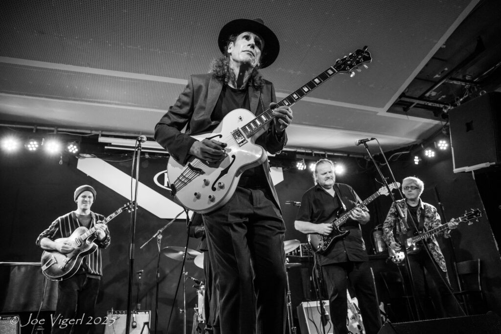 Peter Kern, Blues im Weinviertel, Blues, Songwriter, peterkern.at, Weinviertel, Weinviertel-Remasuri, Guitar Man, Blues Man, Fotos © Joe Vigerl, Georg Polenik, Johannes Wahl