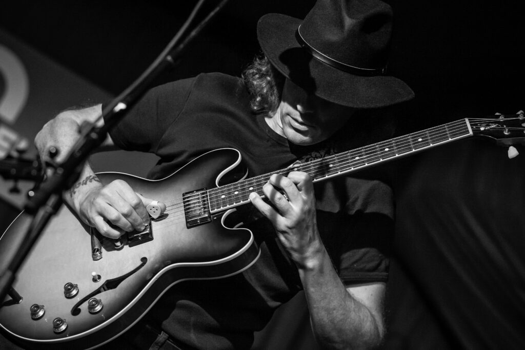 Peter Kern, Blues im Weinviertel, Blues, Songwriter, peterkern.at, Weinviertel, Weinviertel-Remasuri, Guitar Man, Blues Man, Fotos © Joe Vigerl, Georg Polenik, Johannes Wahl