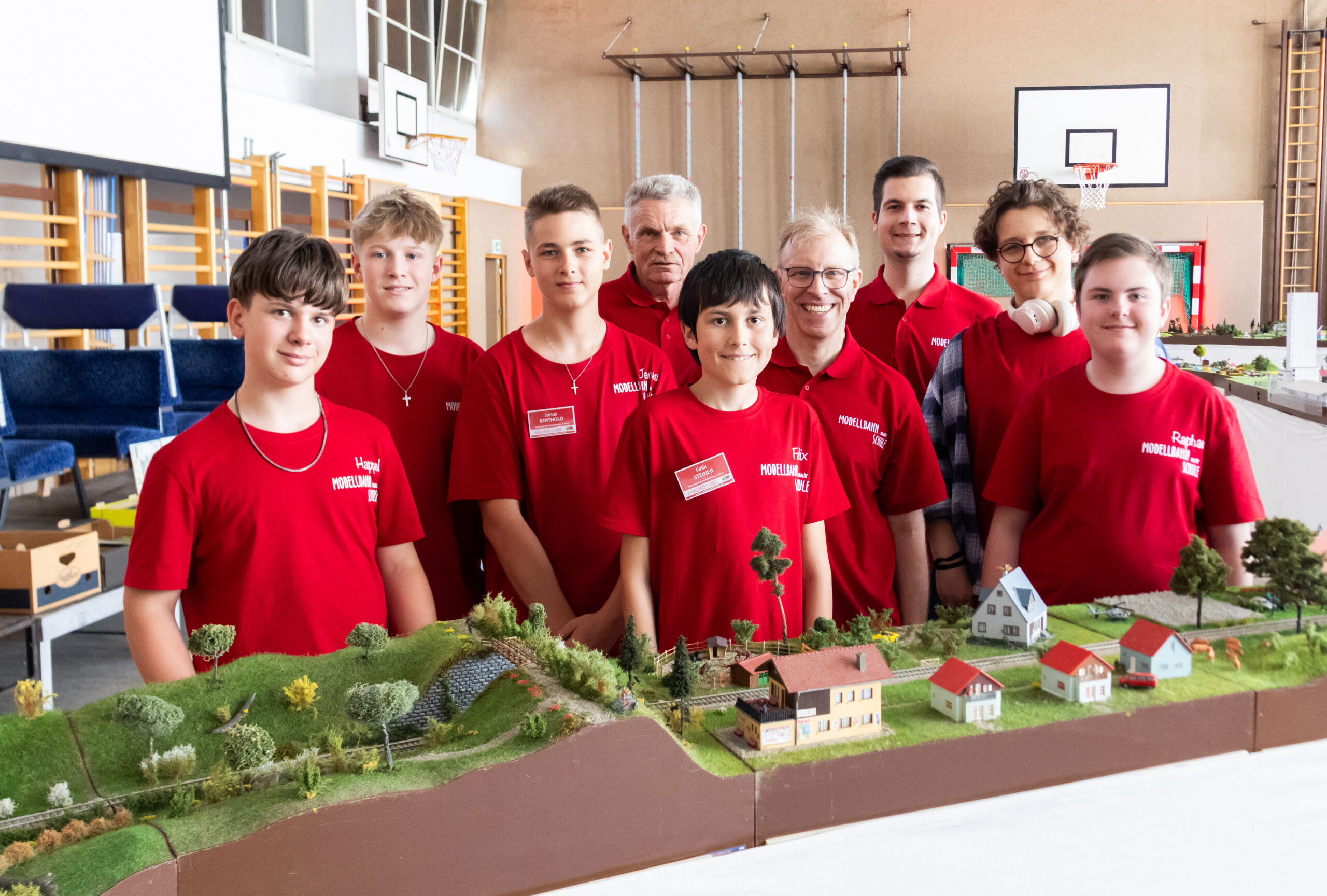 Baranek Christian, Christian Kainz, Christoph Lehner, Franz Neuberger, Johann Kammerzelt, Johann Winter, Modellbau, Modellbau macht Schule, Modelleisenbahnbau, ModulbauNÖMS WolkersdorfSchulprojektwolkersdorf, 20 Jahre Modellbahnbau, ©Regina Courtier, Weinviertel-Remasuri