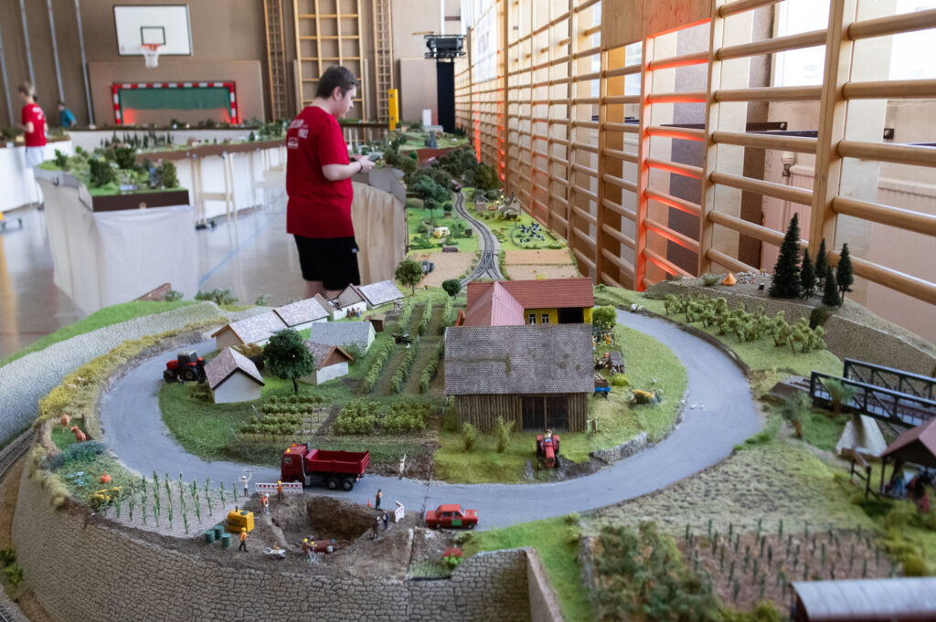 Baranek Christian, Christian Kainz, Christoph Lehner, Franz Neuberger, Johann Kammerzelt, Johann Winter, Modellbau, Modellbau macht Schule, Modelleisenbahnbau, ModulbauNÖMS WolkersdorfSchulprojektwolkersdorf, 20 Jahre Modellbahnbau, ©Regina Courtier, Weinviertel-Remasuri