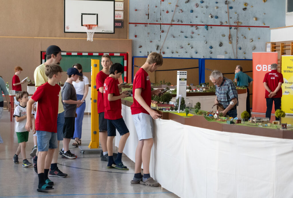Baranek Christian, Christian Kainz, Christoph Lehner, Franz Neuberger, Johann Kammerzelt, Johann Winter, Modellbau, Modellbau macht Schule, Modelleisenbahnbau, ModulbauNÖMS WolkersdorfSchulprojektwolkersdorf, 20 Jahre Modellbahnbau, ©Regina Courtier, Weinviertel-Remasuri
