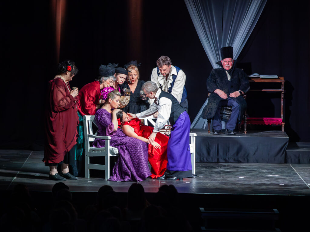 Korneuburger für Korneuburger, Werftbühne, Dracula, Karl Wozek, Julia Wozek, Halle 55, Events in Korneuburg, Regina Courtier, Weinviertel-Ramsuri