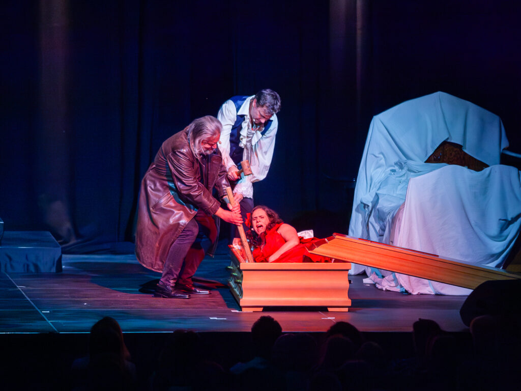 Korneuburger für Korneuburger, Werftbühne, Dracula, Karl Wozek, Julia Wozek, Halle 55, Events in Korneuburg, Regina Courtier, Weinviertel-Ramsuri