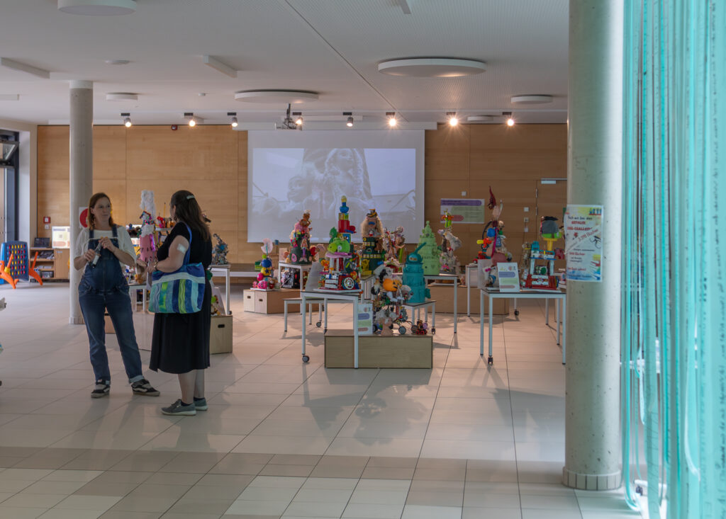 Viertelfestival, Veronika Goller, Marlies Döltl, Andrea Steineder, Volksschule Wolkersdorf, Wolkersdorf, Skulpturen, Jugendkultur, Kunst, Spielzeug,