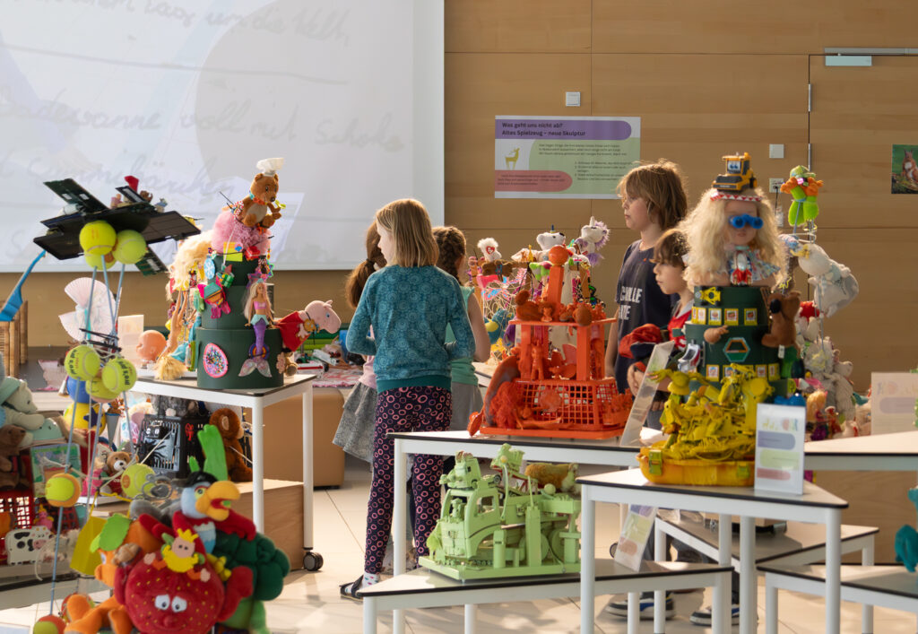 Viertelfestival, Veronika Goller, Marlies Döltl, Andrea Steineder, Volksschule Wolkersdorf, Wolkersdorf, Skulpturen, Jugendkultur, Kunst, Spielzeug,