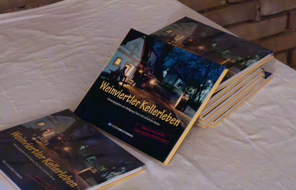 ©Regina Courtier, Kellergasse, Pillichsdorf, Weinviertler-Kellerleben, Wolfgang Paar, Johannes Rieder, Florian Faber, Markus Lauda, Kellergassenleben, Weinviertel, Weinviertel-Remasuri, Buchpräsentation, Edition Winkler-Hermaden.