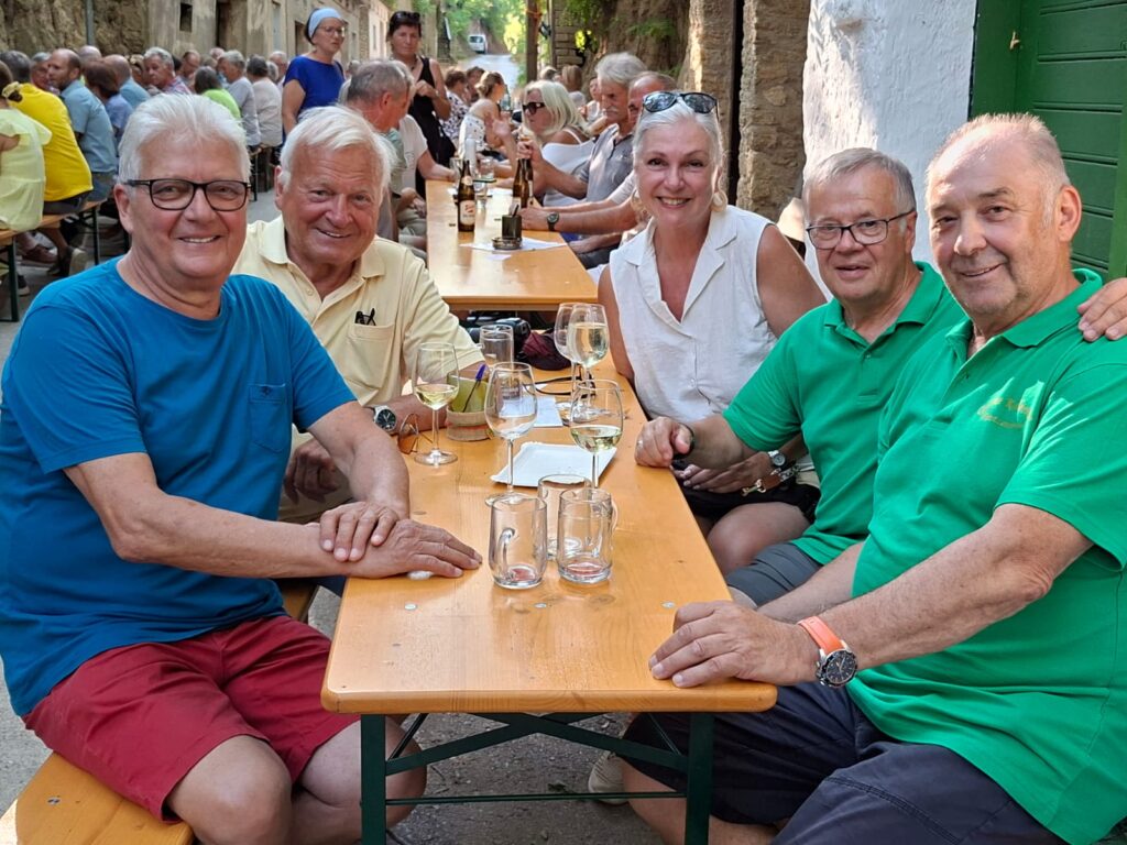 Kellergasse
Hautzendorf
Hohlwegkellergasse
Kreuttal
Josef Schäfer
Trio Weltlin
Weinviertel-Remasuri
©Regina Courtier
Fredi Gradinger
Franz Horacek
Hans Radon
Engelbert Mach
Martin Fostel
Manfred Chromy