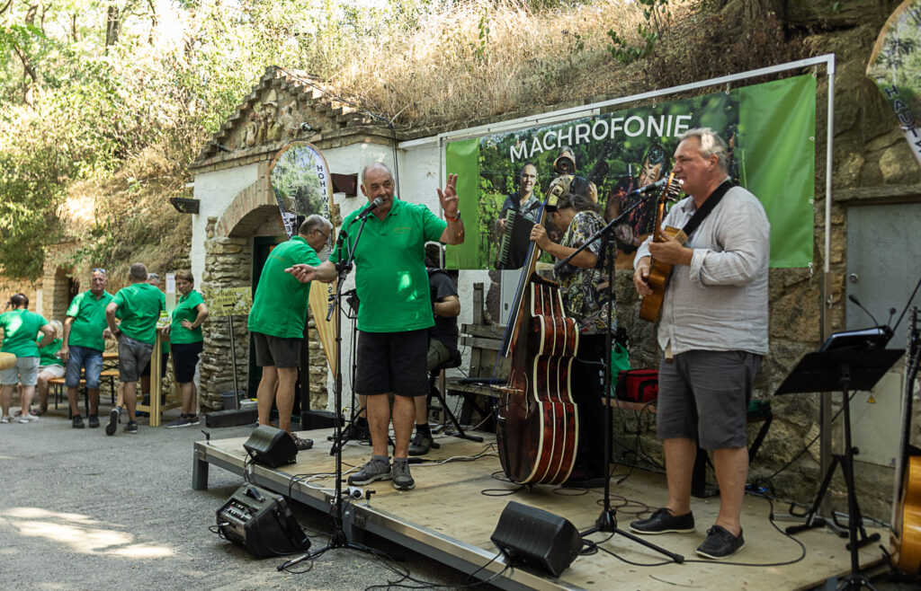 Kellergasse
Hautzendorf
Hohlwegkellergasse
Kreuttal
Josef Schäfer
Trio Weltlin
Weinviertel-Remasuri
©Regina Courtier
Fredi Gradinger
Franz Horacek
Hans Radon
Engelbert Mach
Martin Fostel
Manfred Chromy