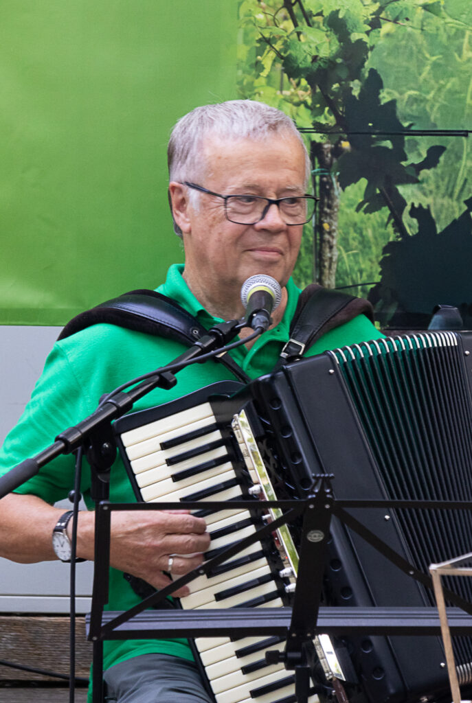 Kellergasse
Hautzendorf
Hohlwegkellergasse
Kreuttal
Josef Schäfer
Trio Weltlin
Weinviertel-Remasuri
©Regina Courtier
Fredi Gradinger
Franz Horacek
Hans Radon
Engelbert Mach
Martin Fostel
Manfred Chromy