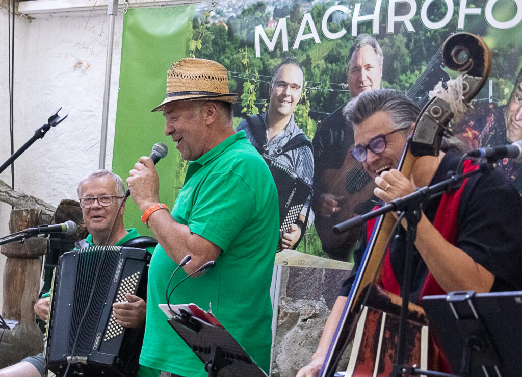 Kellergasse
Hautzendorf
Hohlwegkellergasse
Kreuttal
Josef Schäfer
Trio Weltlin
Weinviertel-Remasuri
©Regina Courtier
Fredi Gradinger
Franz Horacek
Hans Radon
Engelbert Mach
Martin Fostel
Manfred Chromy