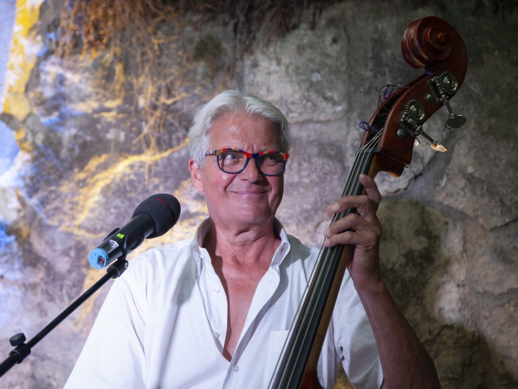 Fritz Oslansky,
Helmut Schneeweiß,
Fredi Gradinger,
Trio Wien, Trio Weltlin, Wienerlied, Rudi Koschelu, Andy Müller, Harry Matzl, Joschi Schäfer, Kellergasse Hautzendorf, Weinviertler Heurigenlieder, Urlaub in Hautzendorf, Engelbert Mach, Alfred Gradinger, Komponist, ©Regina Courtier, Weinviertel-Remasuri,