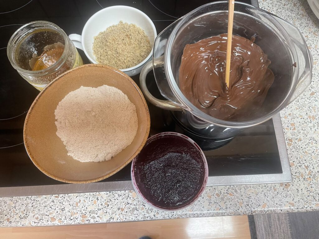 Hollertrüffel, 3Göttinnen, Eierlikör, Kräuterspezialistin, Restlverwertung, Eierlikör, Stockerau, Rezept des Monats, Gerda Zipfelmayer, Weinviertel-Remasuri, ©Regina Courtier