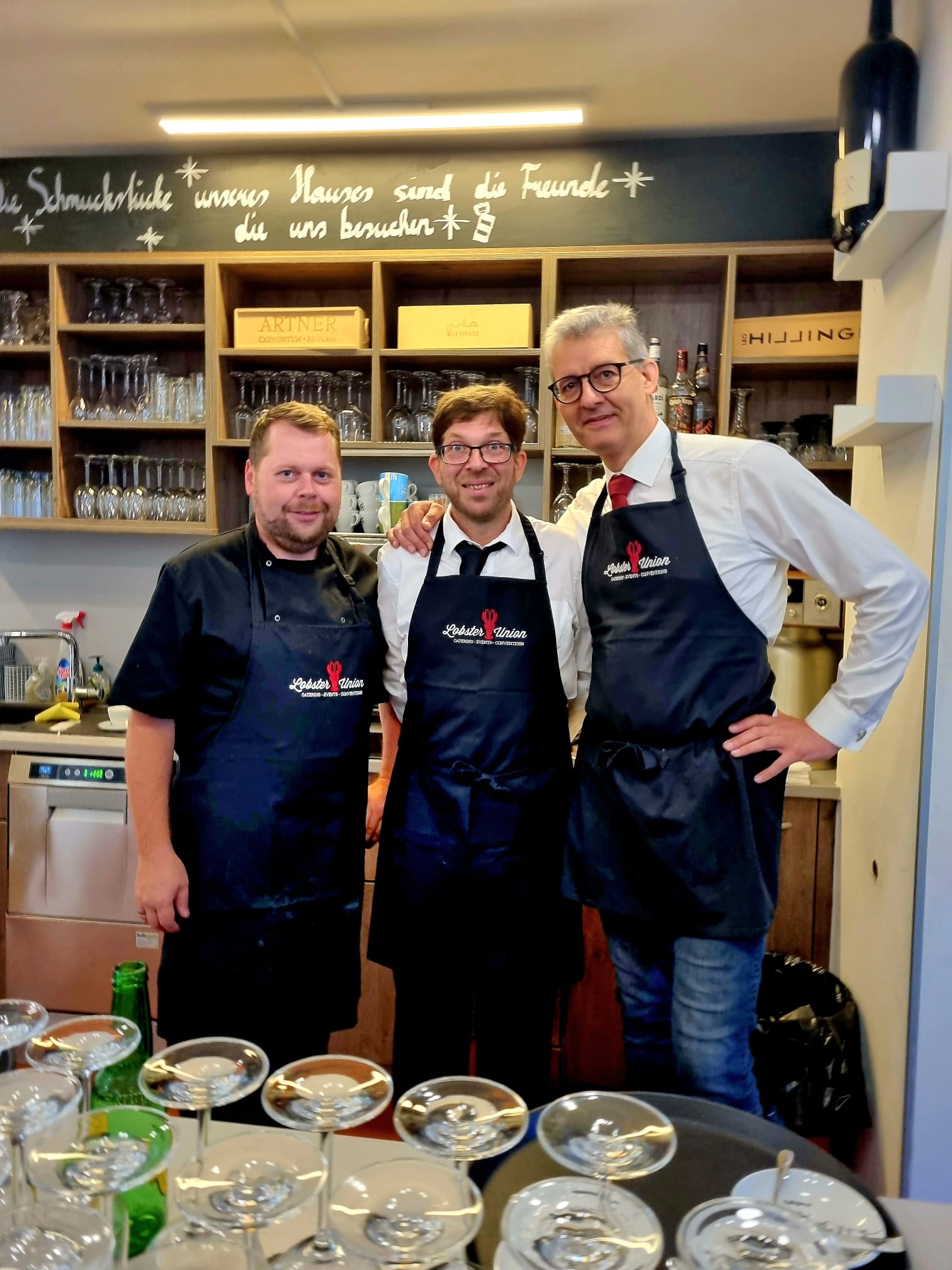 Koch Thomas Sterchele mit Oberkellner Klaus Mödelhammer und Pächter Mark Lewis.