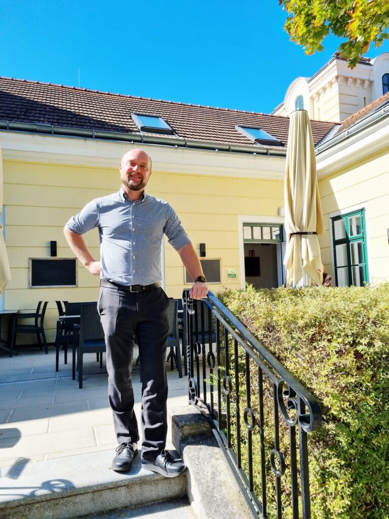 Bürgermeister Johannes Stuttner überzeugte sich vor Ort von dem neuen Lokal - und den kulinarischen Qualitäten.