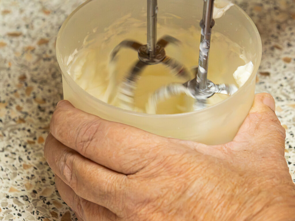 Hollertrüffel, 3Göttinnen, Eierlikör, Kräuterspezialistin, Restlverwertung, Eierlikör, Stockerau, Rezept des Monats, Gerda Zipfelmayer, Weinviertel-Remasuri, ©Regina Courtier