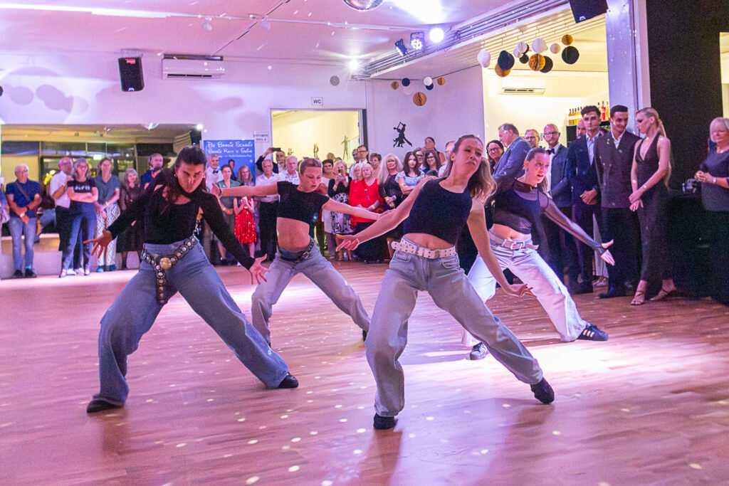 Siméon Stoyanov,
Christine Stanczak-Kridlo,
Tanzschule,
Gerasdorf,
Weinviertel-Remasuri,
Tanzszene im Weinviertel,
© Regina Courtier,