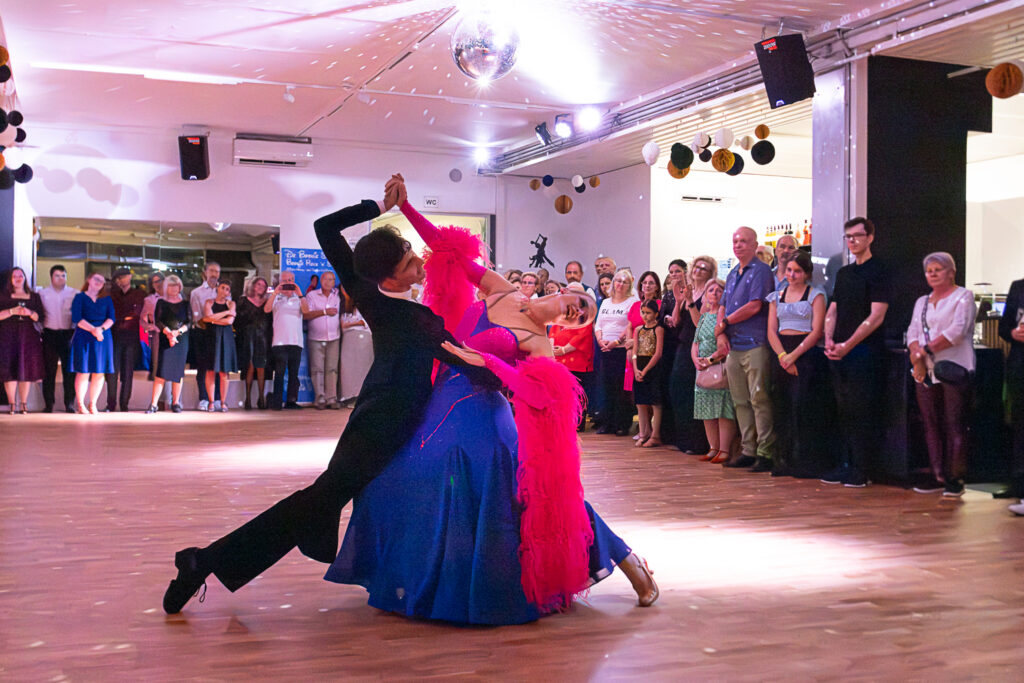 Siméon Stoyanov,
Christine Stanczak-Kridlo,
Tanzschule,
Gerasdorf,
Weinviertel-Remasuri,
Tanzszene im Weinviertel,
© Regina Courtier,