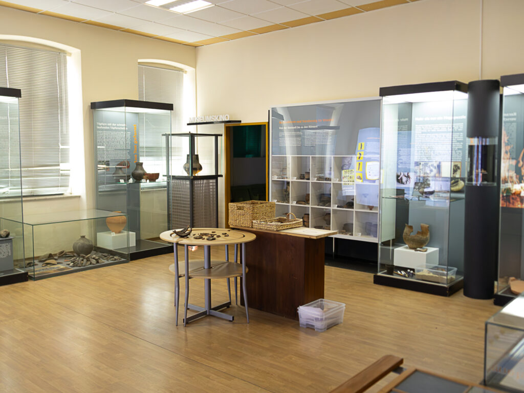 ©Regina Courtier,
Weinviertel-Remasuri,
Walpurga Antl-Weiser,
Wissenschaftlerin,
Urzeitmuseum Stillfried,
Archäologie,
Venus von Willendorf,
Sieben von Stillfried