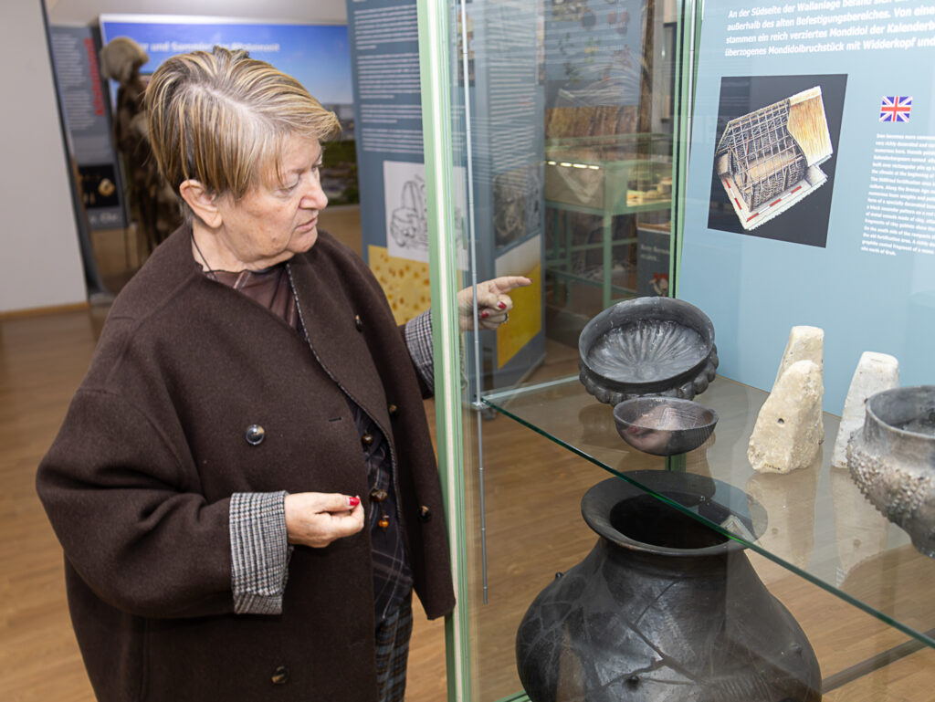 ©Regina Courtier,
Weinviertel-Remasuri,
Walpurga Antl-Weiser,
Wissenschaftlerin,
Urzeitmuseum Stillfried,
Archäologie,
Venus von Willendorf,
Sieben von Stillfried